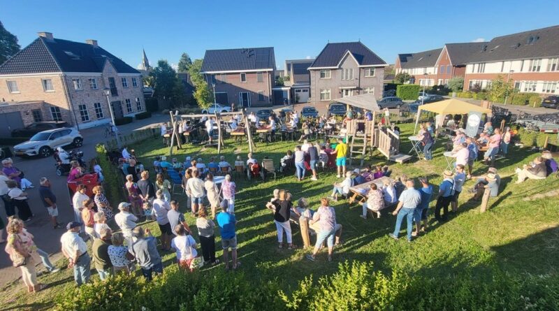 Zomeravondconcert trekt veel publiek