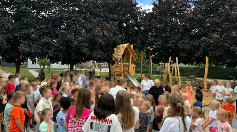 Nieuwe speeltoestellen op schoolplein ’t Geerke
