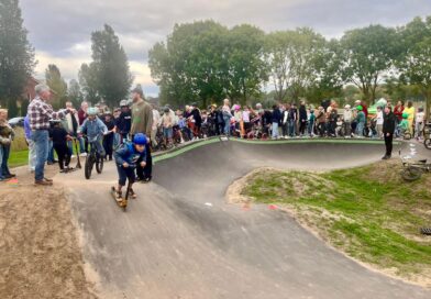 Nieuwe pumptrack feestelijk geopend